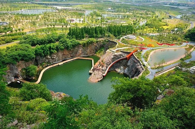 门票:大门免费 交通:沪朱高速快线—朱家角汽车站—青岑线 门票:60元