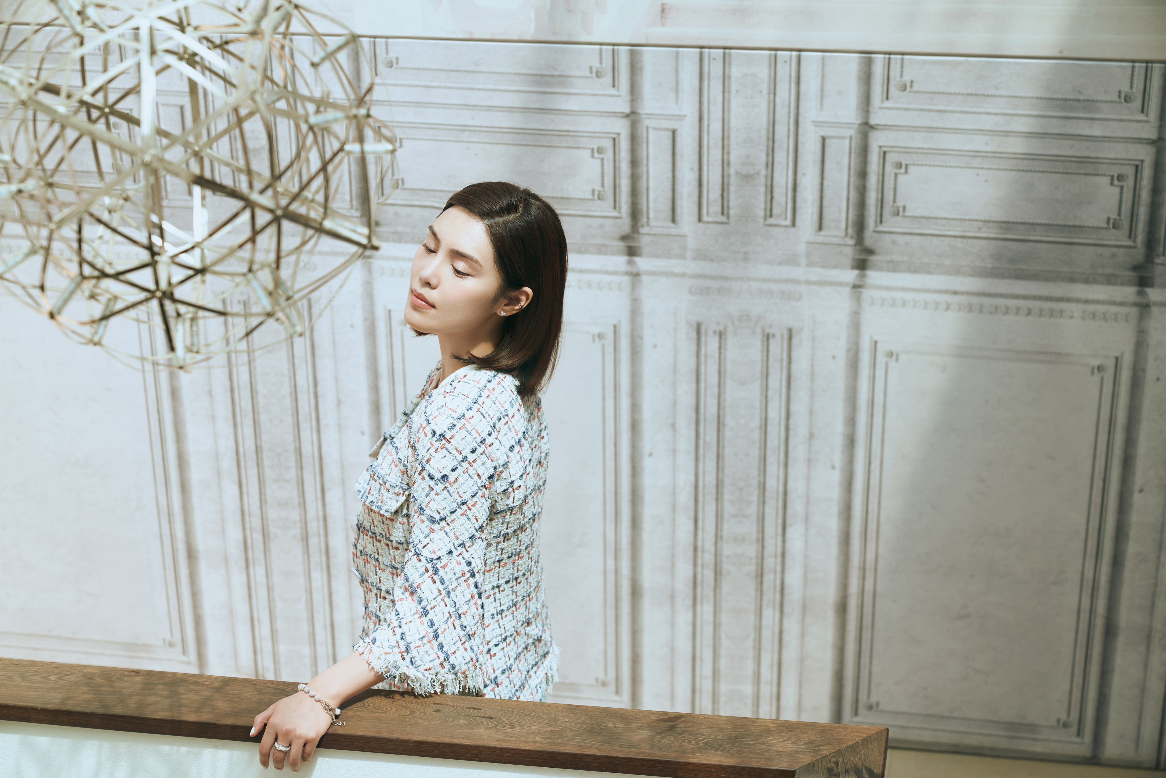 韩丹彤综艺写真荡秋千又美又仙,"雾面妆"造型抢镜清爽利落__凤凰网