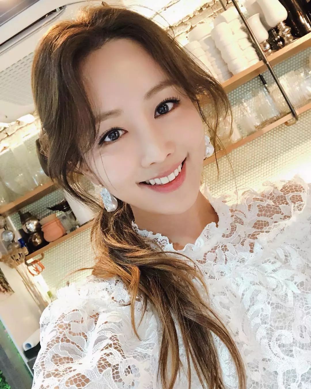 养眼| "网红脸"有很多,能称得上"时装精"的她绝对算一个!_凤凰网