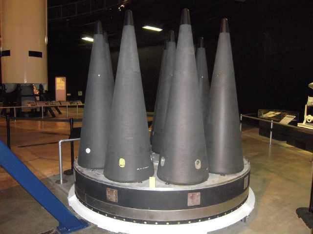 伊朗新型多弹头导弹试验成功,美国却让其销毁,伊朗:爱咋咋地!