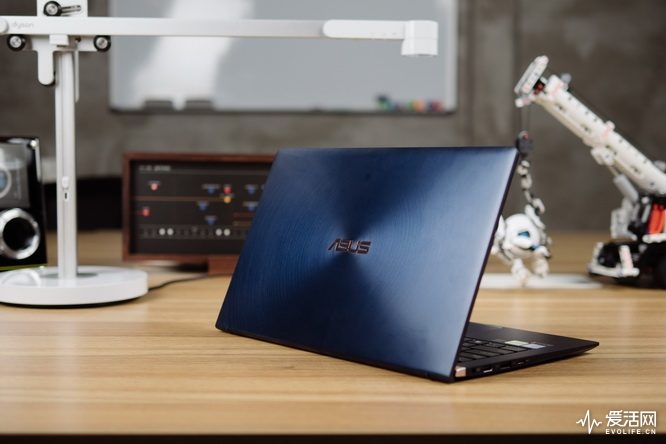 华硕灵耀u4300笔记本评测谁说轻薄本不能干