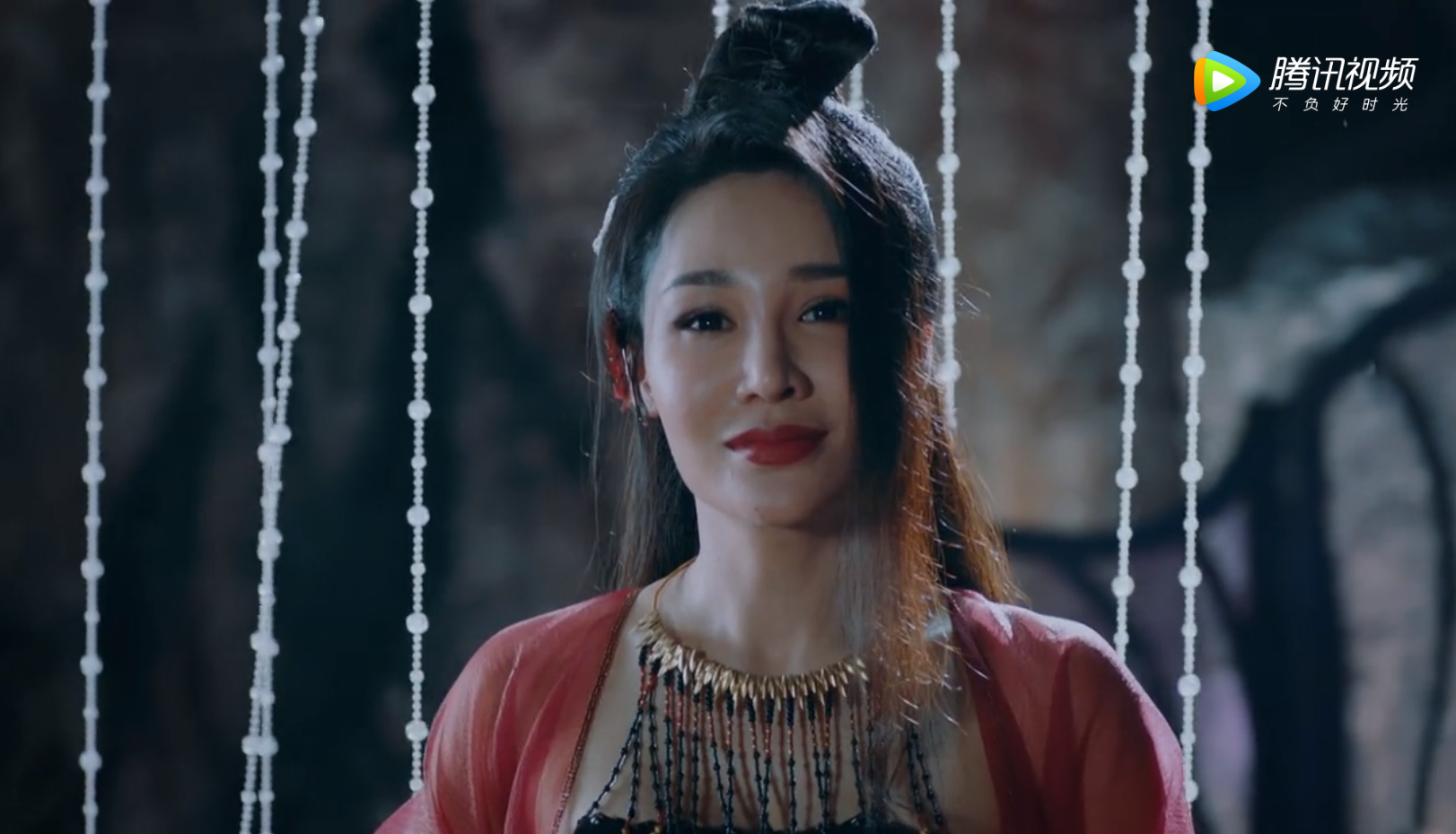 香蜜沉沉烬如霜中簌离有4个打扮,公主装最美,荷叶领很有妈妈味