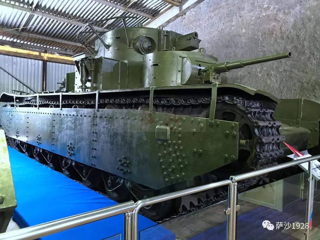 1932年苏联设计师n.v.巴雷科夫设计了多炮塔的t-35重型坦克.