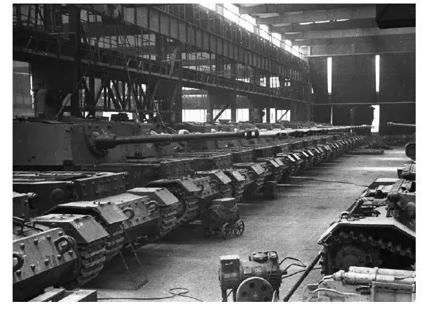 没本钱是不行的,看看二战德国战争工厂里的生产线