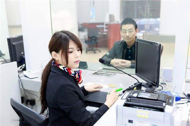 到银行"存钱",为什么柜员都要问存多少的钱?说出来你别不信