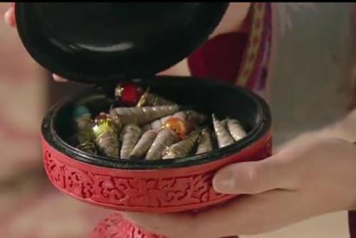 甄嬛传波斯国进贡的螺子黛是居然是这个女生看到都害羞笑了