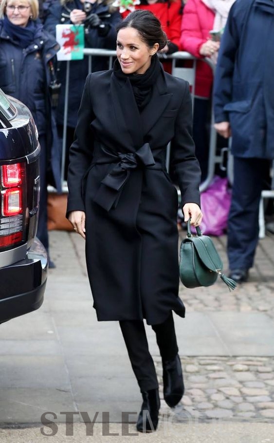 新年许愿脱单看英国王妃梅根怎么靠衣品拿下哈里王子