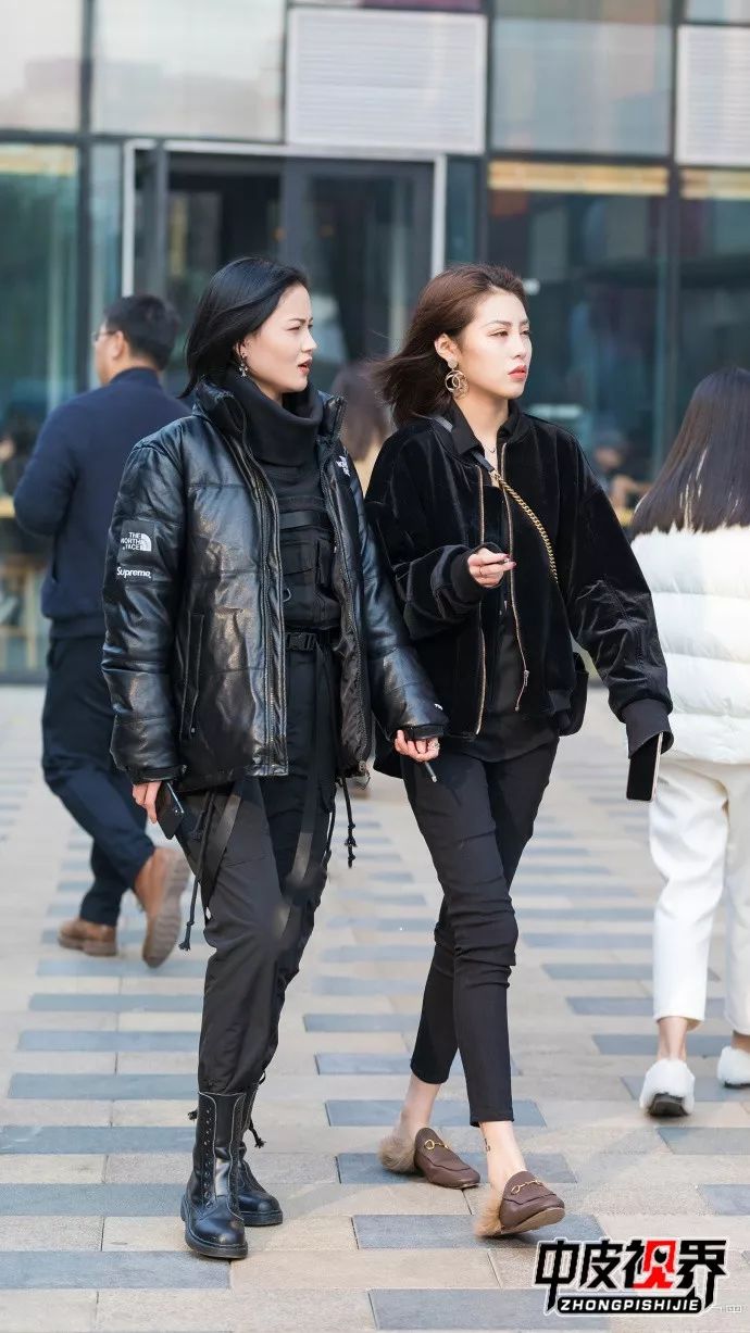 街拍进行时瞅一眼街头潮人们冬季在穿啥