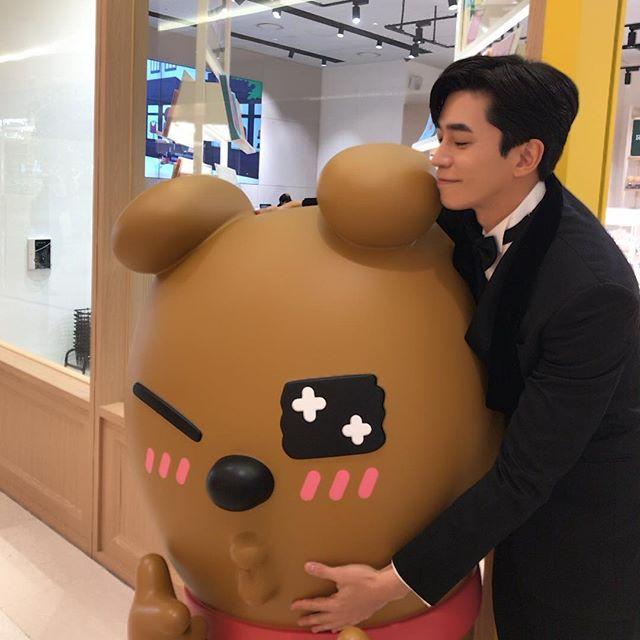 皇后的品格中的渣帝申盛禄现实中的他可是个可爱暖男