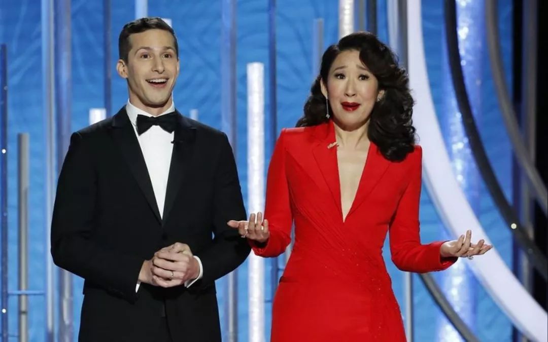的女演员sandra oh(吴珊卓)与《神烦警探》的演员andy samberg(安迪