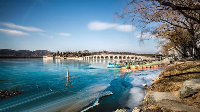 在俗世实在是太扰心了,便开始想办法追寻大自然,于是才有了文人园林