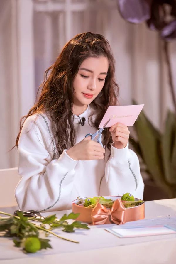 求解都说卷发老十岁可为什么baby的卷发却减龄效果这么棒