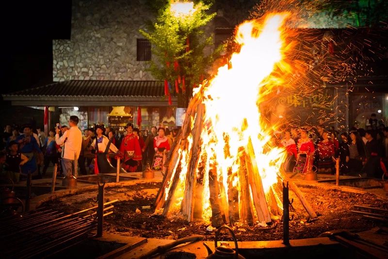羌族火塘文化图片