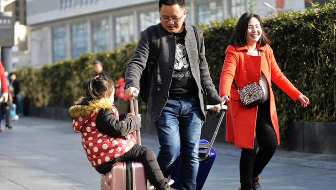 上海春节人多起来了这些新上海人选择反向团圆欢迎他们