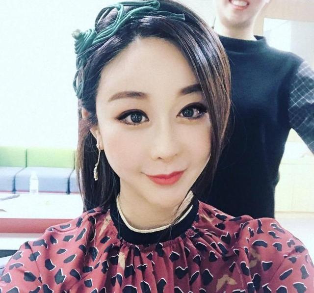 咸素媛在韩国的女演员,长得漂亮身材又好,是有些人的女神.