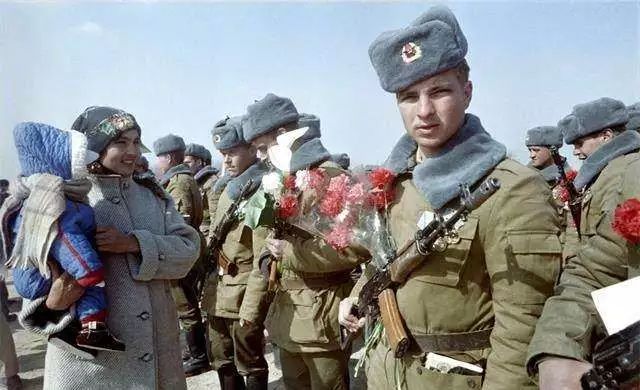 三十年前的今天苏联撤出了阿富汗黑镜头