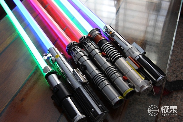 手把手教学星战光剑!孩之宝发布 Lightsaber Academy 玩具_凤凰网房产_凤凰网