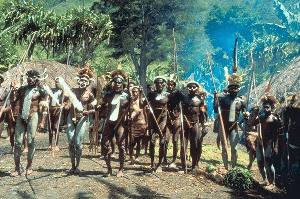 非洲最"强壮"部落:男人徒手撕牛肉,喜欢向游客展示八块腹肌