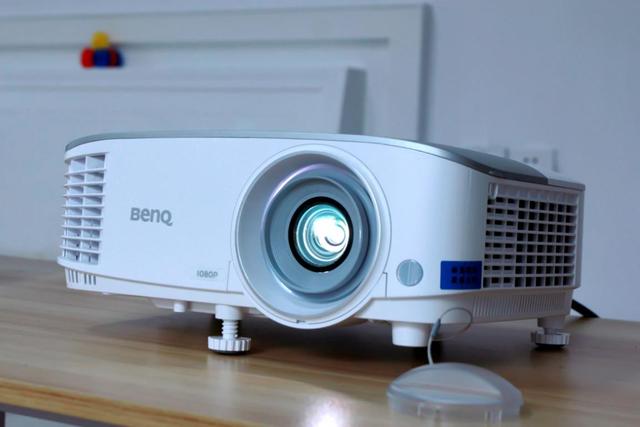 智能语音加特明基i706家用智能投影仪体验