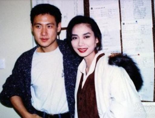 53岁罗美薇近照曝光,背景强大到不像话!难怪张学友要跟她复合!