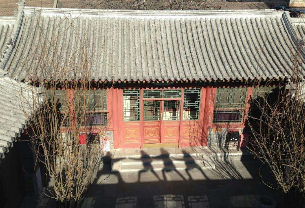 历史上,在老北京四九城里,曾有千余条胡同,京城内的民居四合院就散布