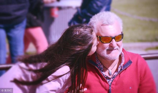 女孩爱上大叔到底是什么原因答案马上揭晓