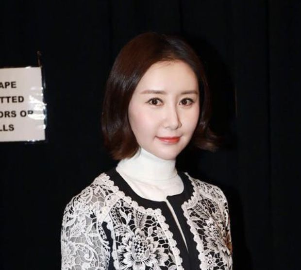 张柏芝脸怎么僵成这样?这蜡像脸看着真的比黎姿,蔡明还严重.