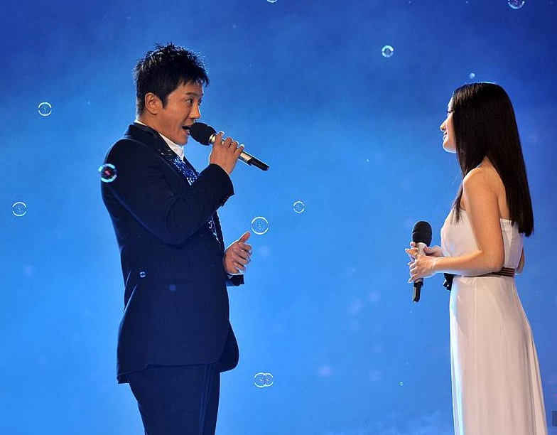 50岁毛宁身材从容,依旧帅气,锐气不减当年__凤凰网