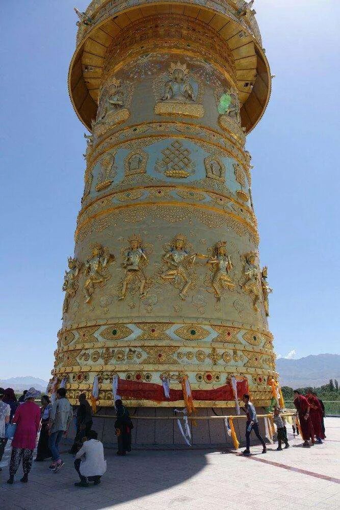 敬问索达吉堪布仁波切:刚开始发心做放生等善事,周围很多人对自己的