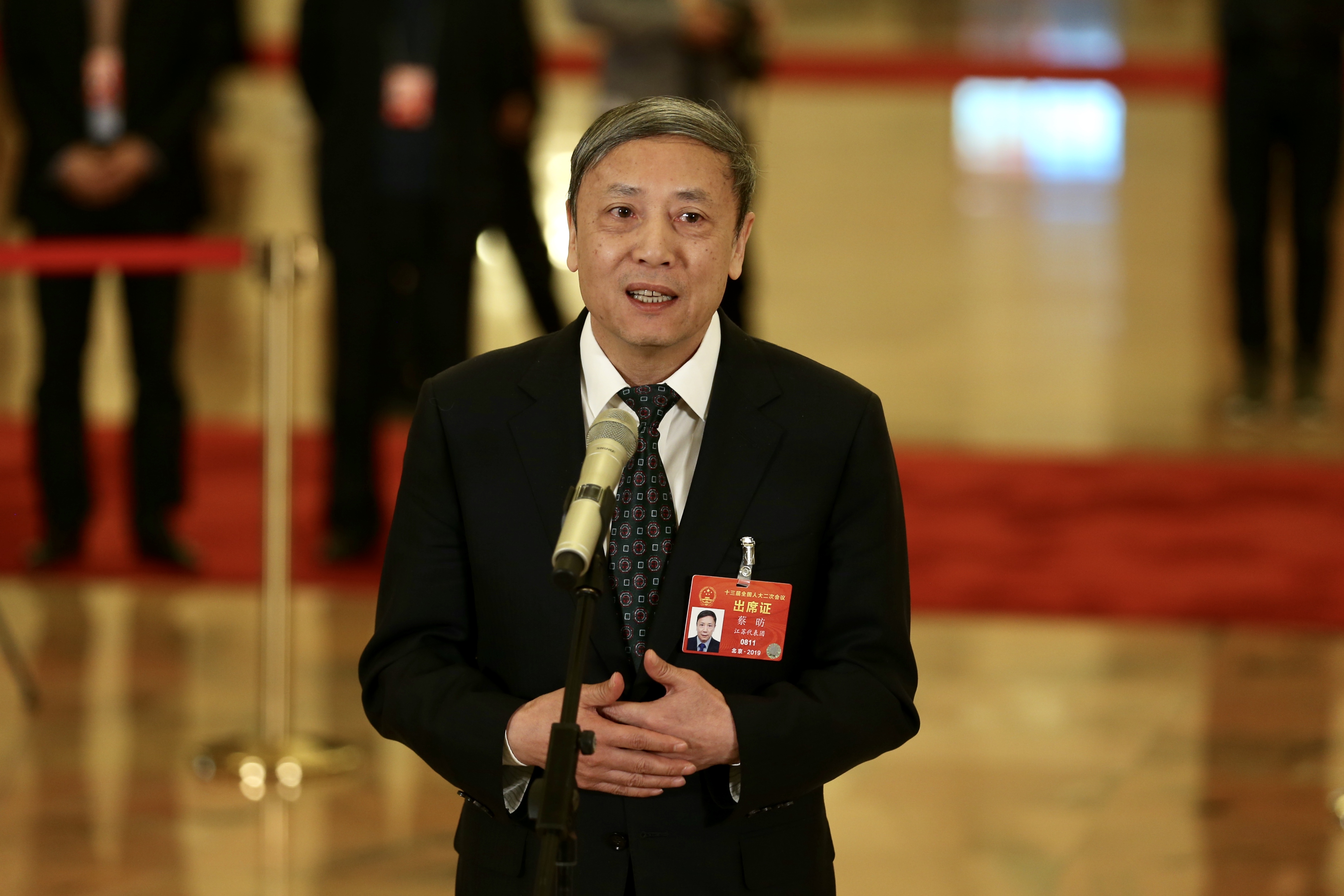 蔡昉代表:失业率超5%,宏观经济政策应更积极__凤凰网