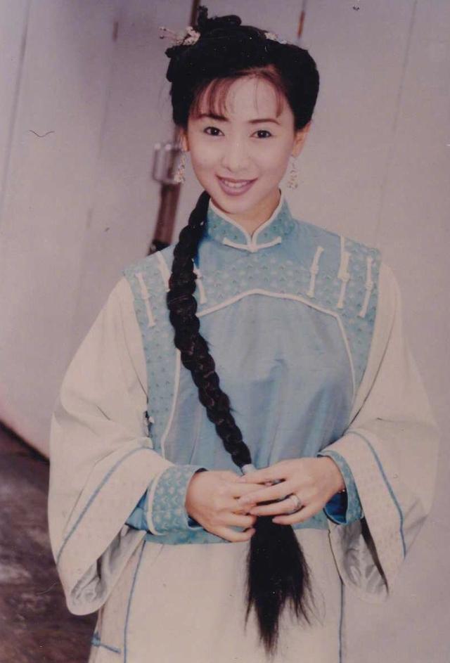 翁虹晒一大波旧照,与昔日邱淑贞,黄日华,那英合影,回忆满满!