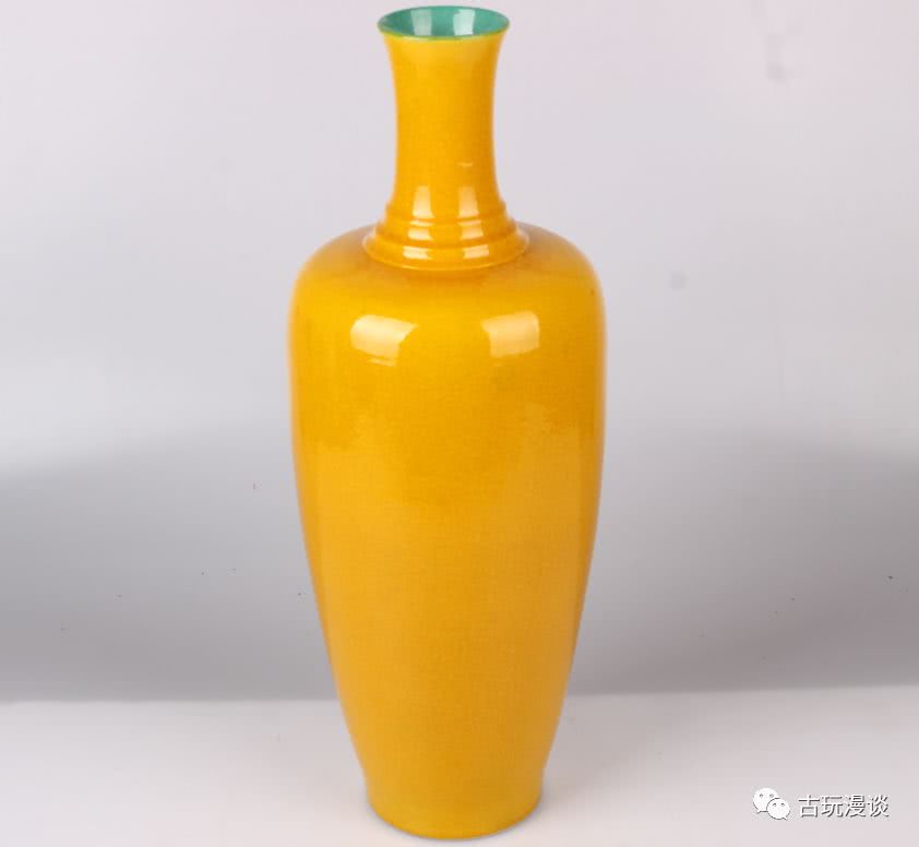 观古收藏馆精品推荐—大清乾隆年制鸡油黄釉油捶玄纹瓶__凤凰网