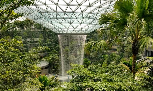 世界最高的室内瀑布