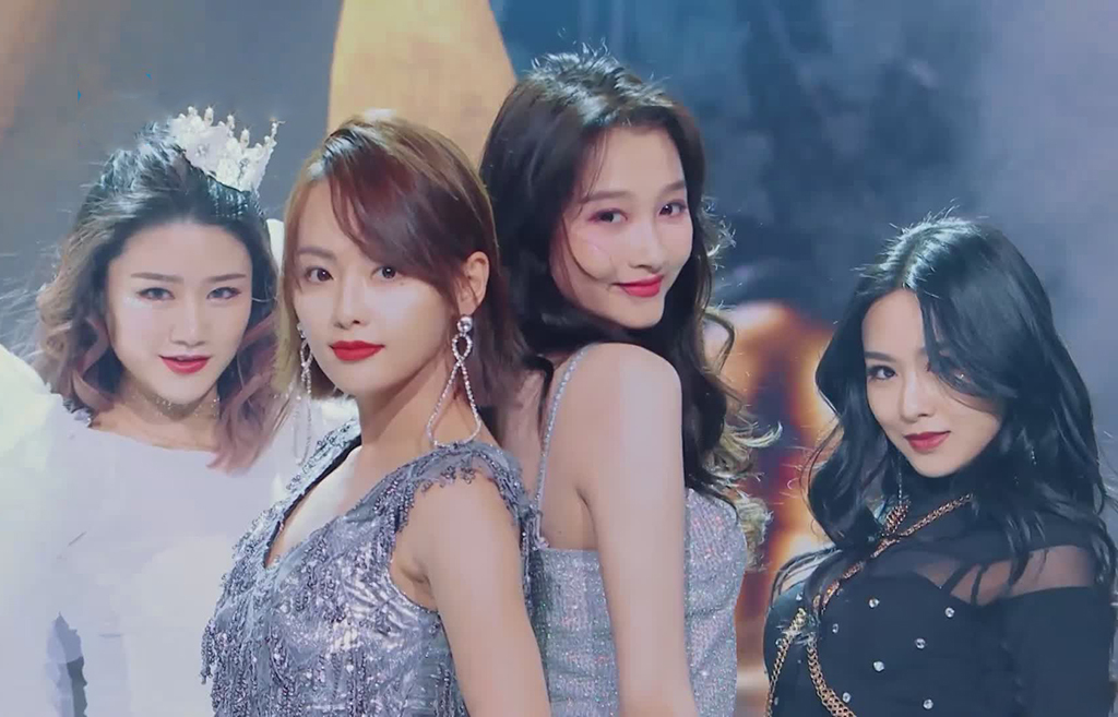 张嘉倪关晓彤同穿短裙秀舞姿成熟风情的关晓彤get到她的美