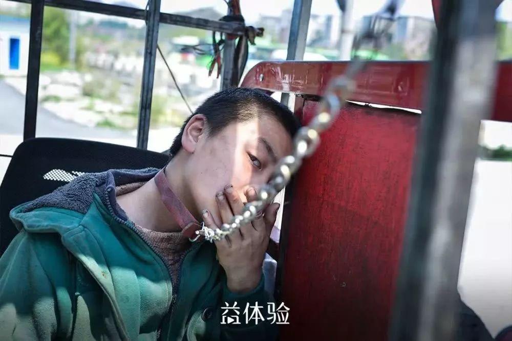 七年前,我拍了“铁笼父子”故事,可惜他们命运未改变。__凤凰网