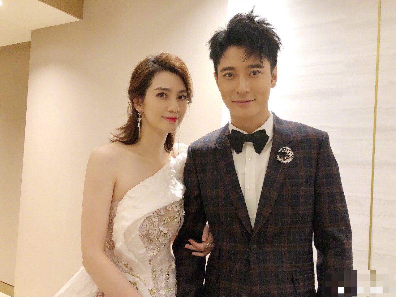 张丹峰与毕滢再次被拍!3天内共处一室2次,这次还换了裤子