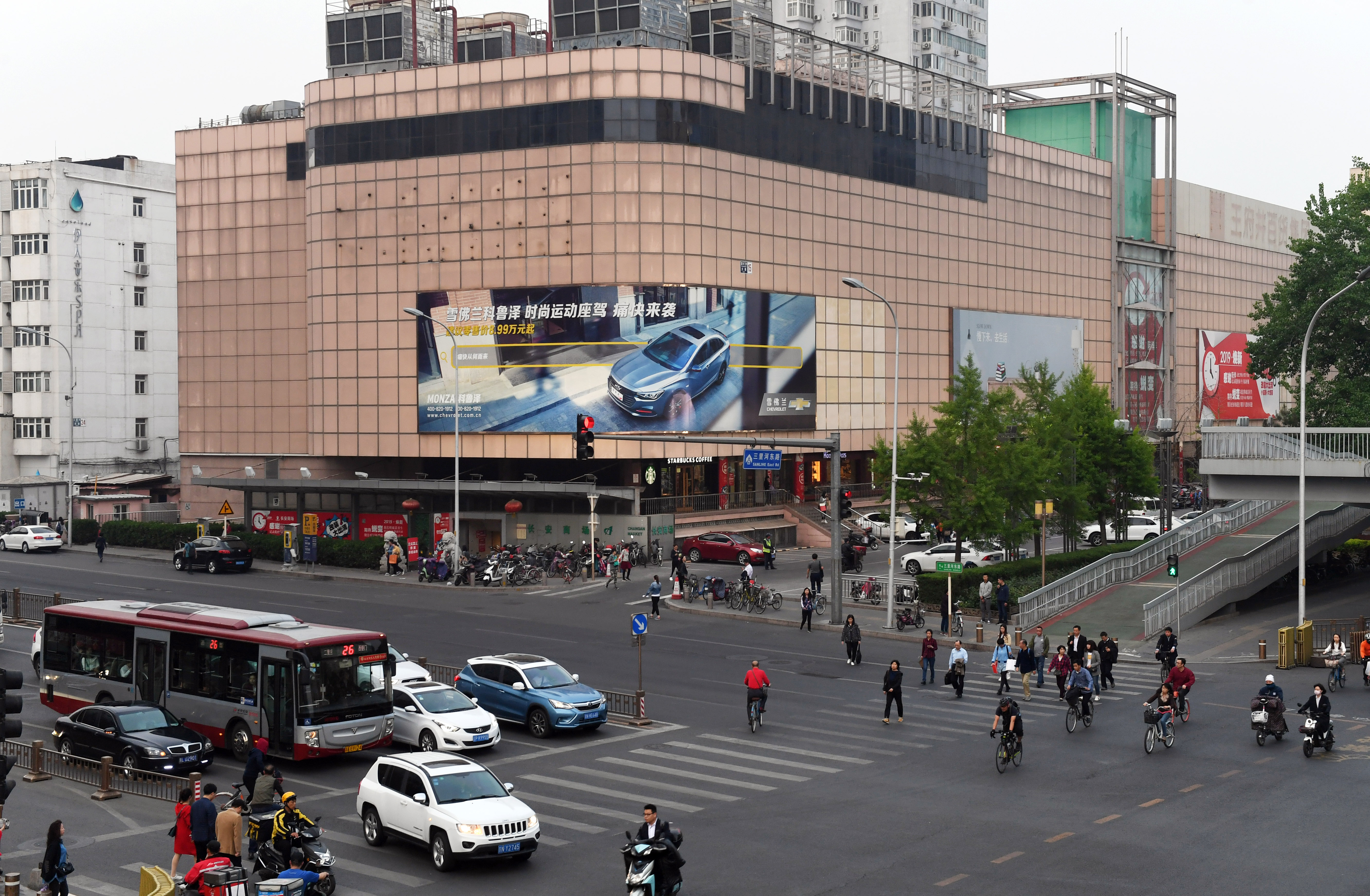 长安商场今晚8点闭店内部装修计划年底前竣工