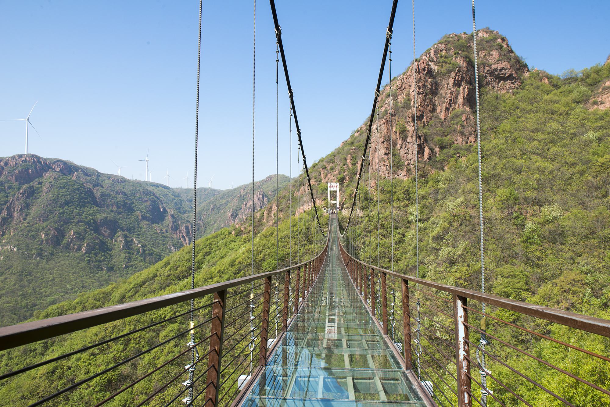 它是中原首座玻璃吊桥也是最与众不同的一座