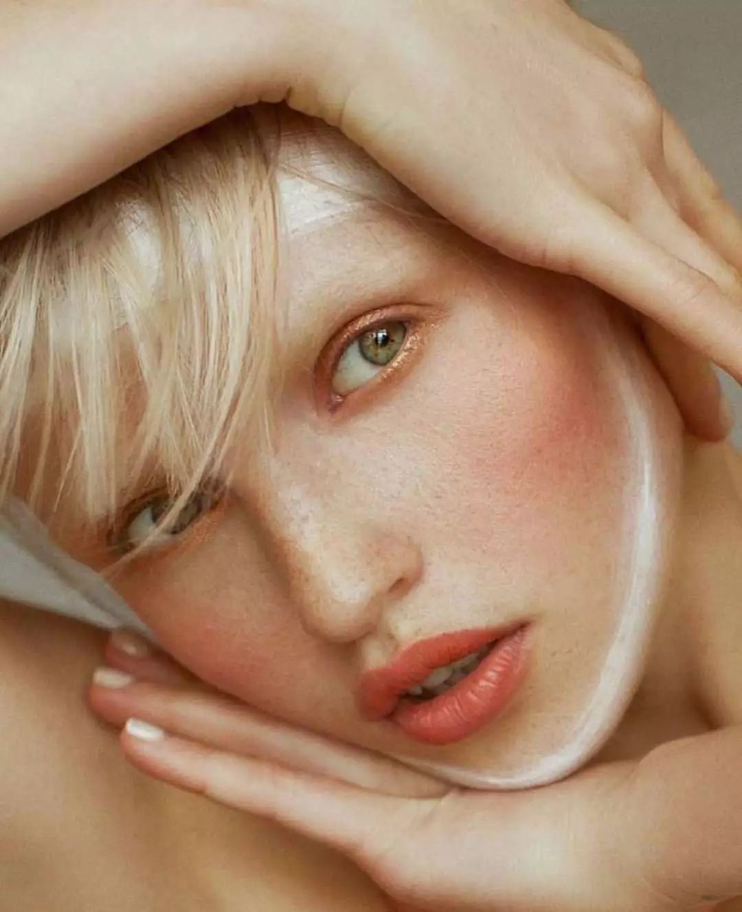 女明星也逃不过的毛孔粗大,到底怎么做才能远离"橘皮脸"?