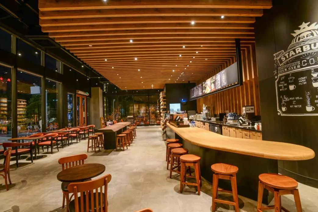 乐乐茶推"星际店"背后:为什么网红茶饮喜欢开主题店?丨【勺子深荐】