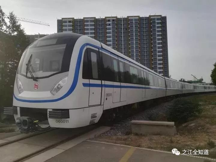 地铁6号线象山站枫桦西路站盾构隧道顺利贯通