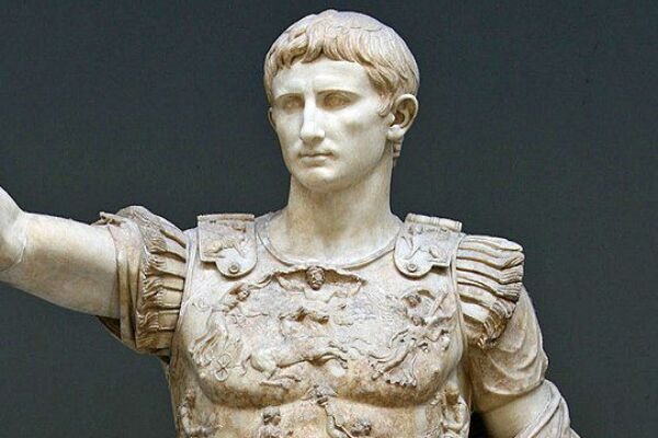 既然罗马帝国曾经辉煌,就不得不提罗马帝国的开国皇帝,他就是屋大维