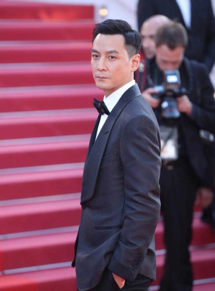 吴彦祖颜值回归帅气亮相戛纳红毯果然发际线决定一切