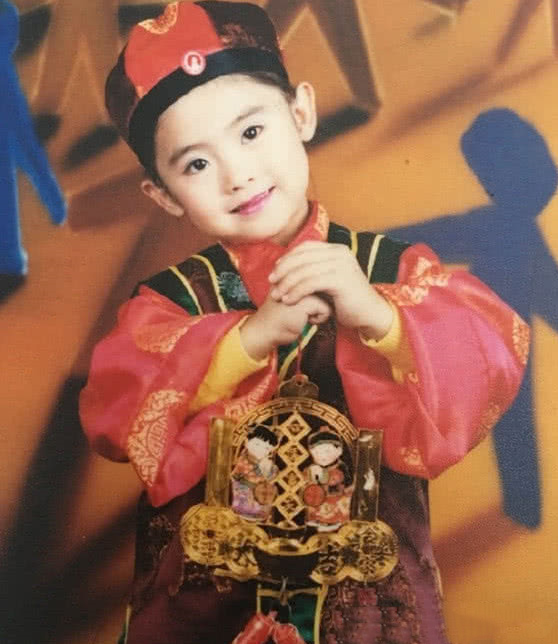 《小时光》女主邢菲儿时旧照被扒 原来小时候长这样