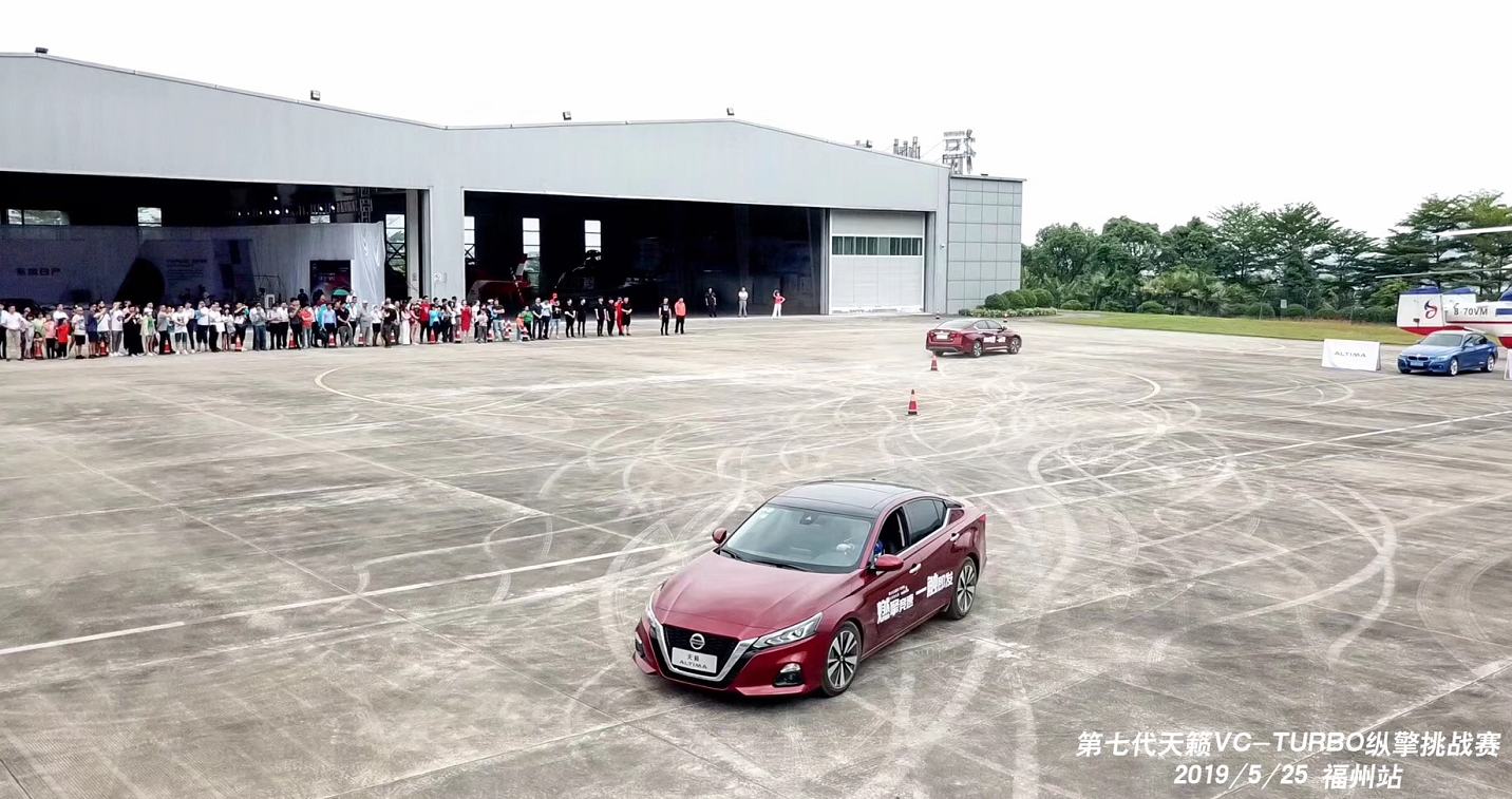 这轿车长度超4.9米,发动机扭矩380N·m油耗6.6L,满足国6B标准_凤凰网汽车_凤凰网