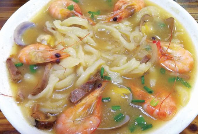 传统麦虾面如今大变身,新鲜食材配料丰富,吃一口都是人生的满足__凤凰