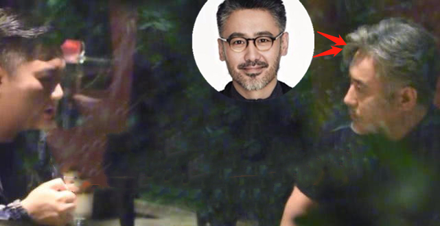 吴秀波深夜狂抽烟电话打不停,满面愁容疑有心事眼圈闪泪光