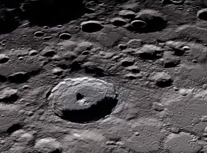 月球最大的陨石坑图片