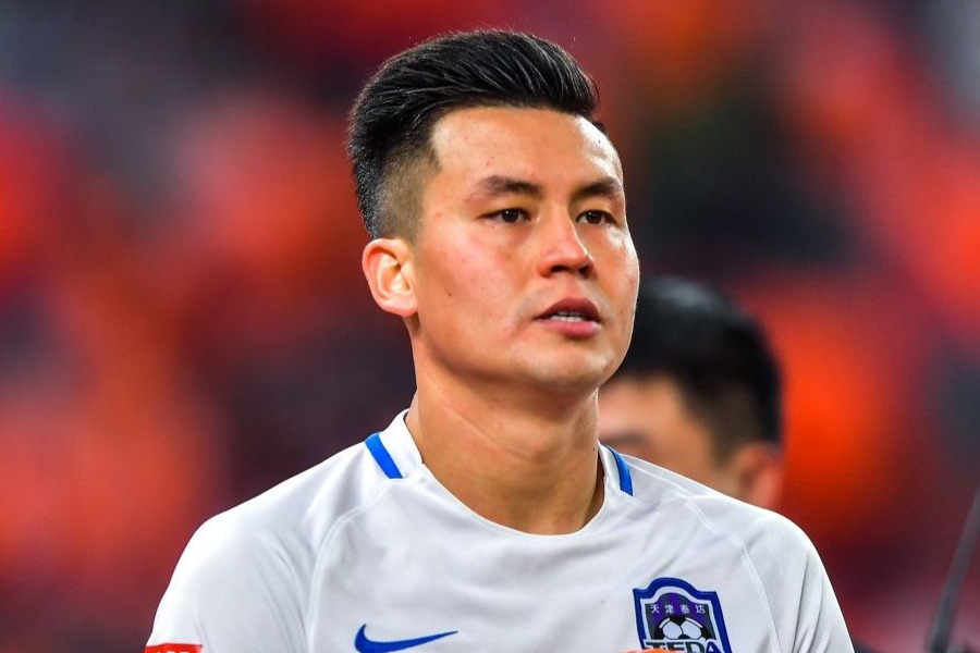 买提江又抢罚球机会外援想主罚自己创造的任意球却被队长浪费