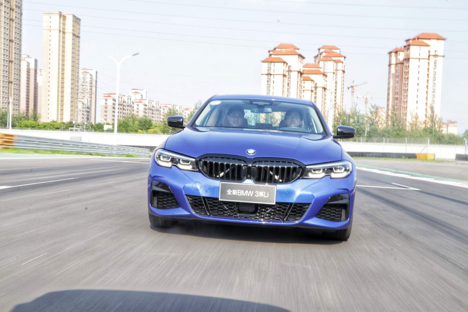 拒绝做时代的"稻草人",全国首试全新bmw 325li